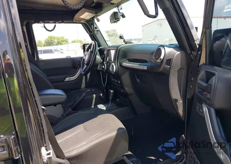 2017 Jeep Wrangler Unlimited Sahara 4X4 z USA, uszkodzony, nr VIN 1C4HJWEG8HL753889